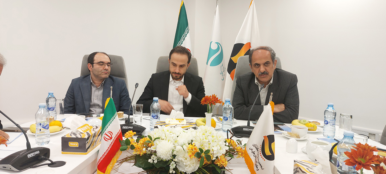 نشست اعضای انجمن با آقای دکتر صادق الحسینی