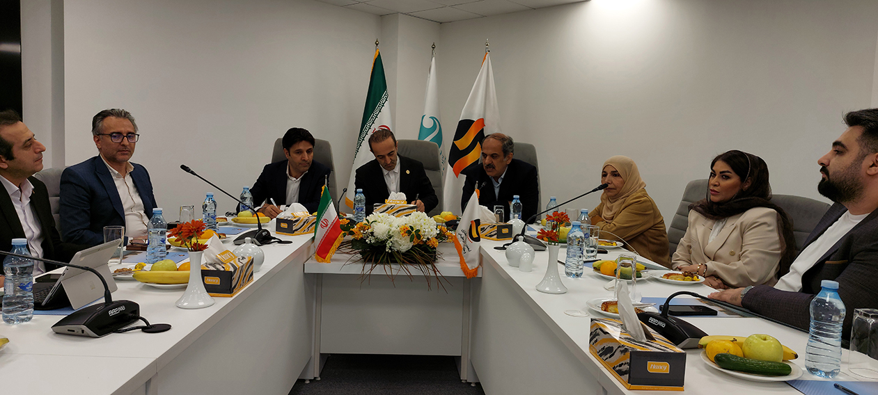 نشست هم اندیشی انجمن با مدیر سرمایه گذاری دبیرخانه ، معاون سازمان سرمایه گذاری های خارجی  و مدیران سرمایه گذارای مناطق آزاد  