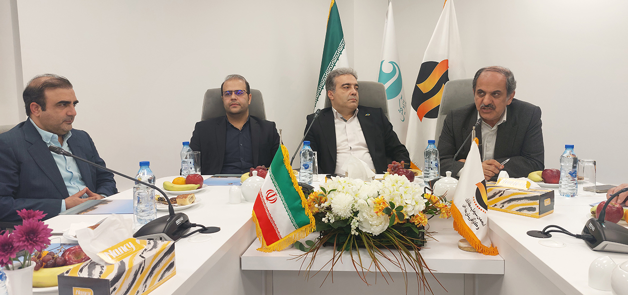 جلسه انجمن سرمایه گذاران و کارآفرینان کیش با مدیرعامل و معاونین شرکت عمران آب و خدمات شهری